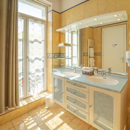 La Diligence Szálloda 3*